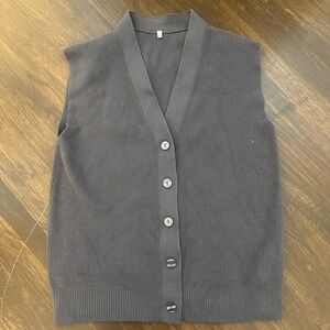 MUJI GRAY KNIT VEST SIZE XS NEVER WORN EXCELLENT CONDITION